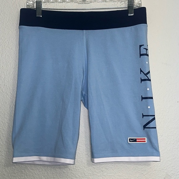 Nike Women’s Size Large Tight Fit Blue Biker Pull On Cotton Polyester Shorts NWT - Picture 1 of 9